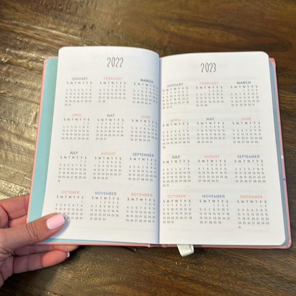 Small planner. Free with any bundle. - Picture 4 of 16